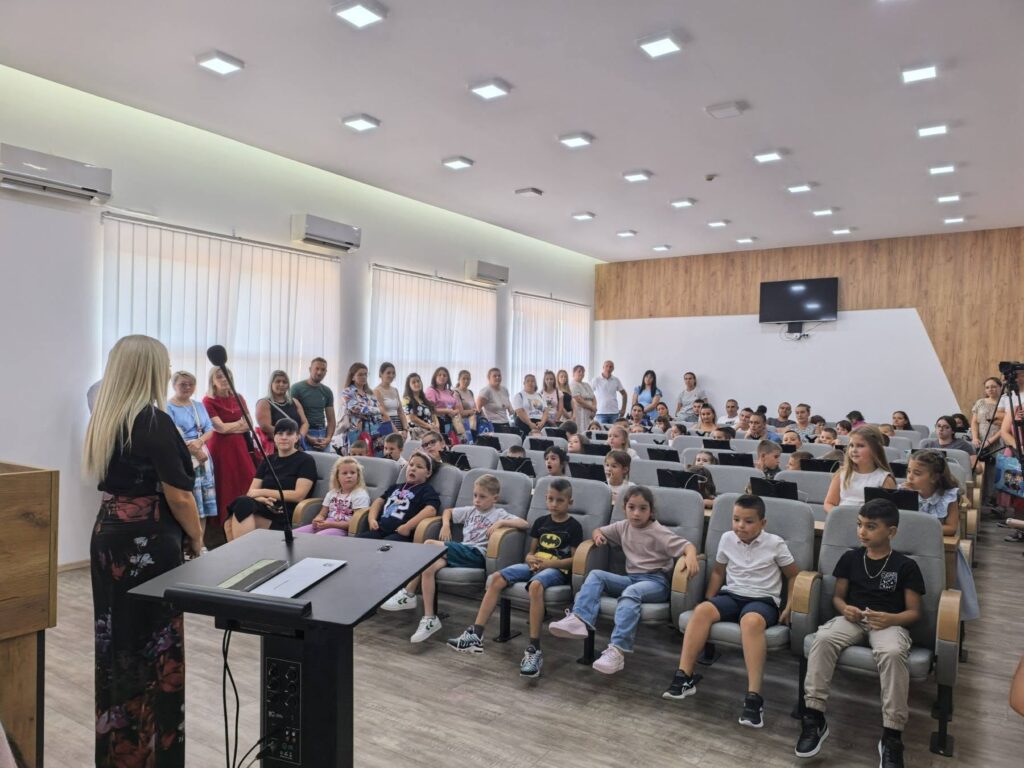 ПОЧЕТАК НОВЕ ШКОЛСКЕ ГОДИНЕ, УЗ СВЕЧАНИ ПРИЈЕМ ПРВАКА 4 ПОЧЕТАК НОВЕ ШКОЛСКЕ ГОДИНЕ 3